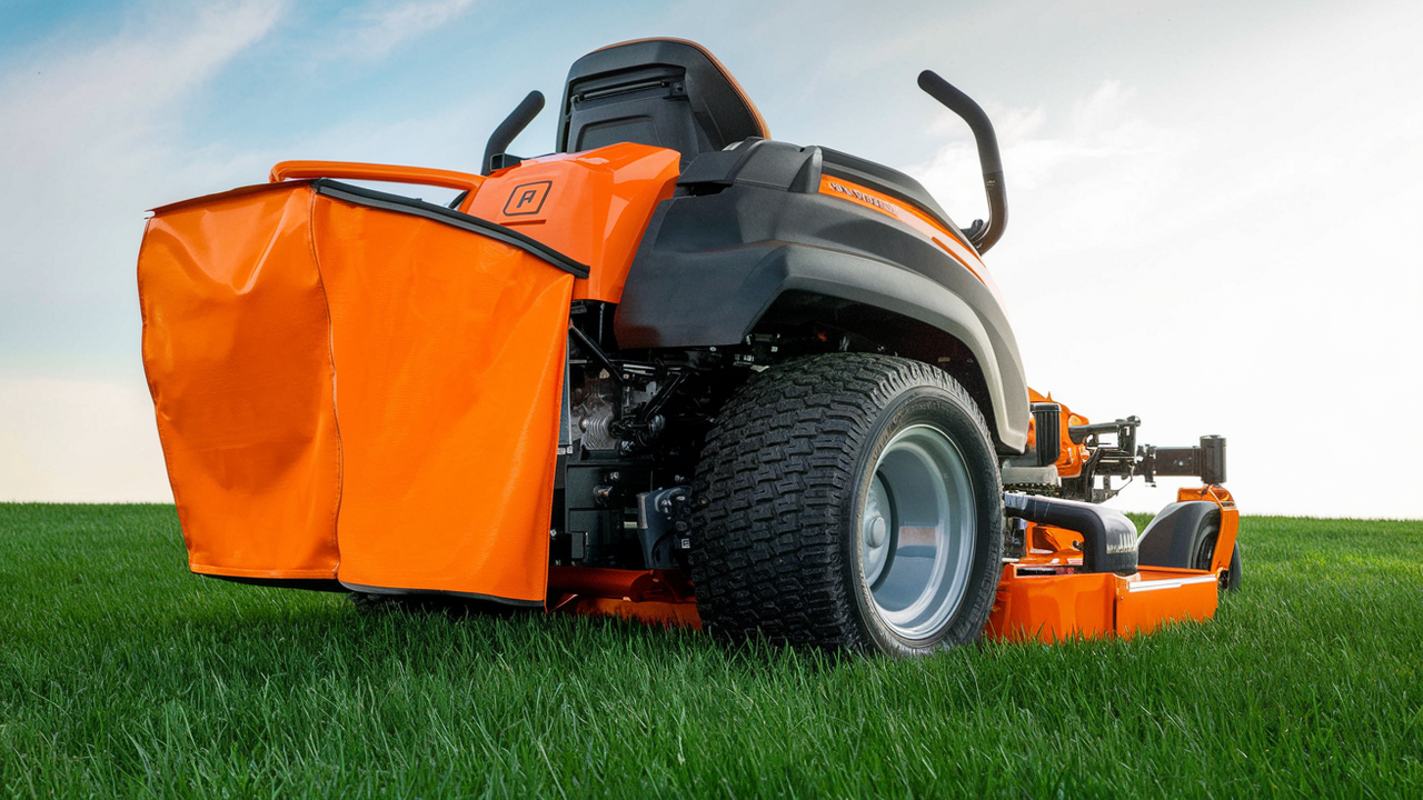 Zero Turn Mowers That Work Best with Bagger Attachments